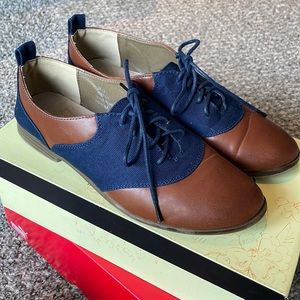 Restricted Women Shoes 7.5